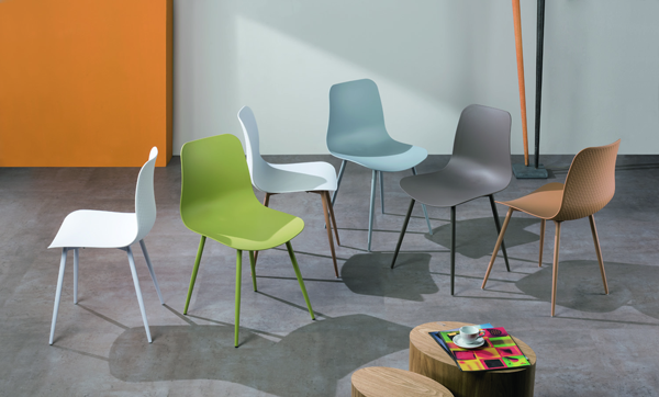Sedie dallo stile minimal, colorate e dall'uso versatile
