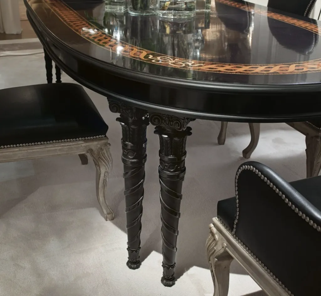 Sala da pranzo stile Neoclassico noir