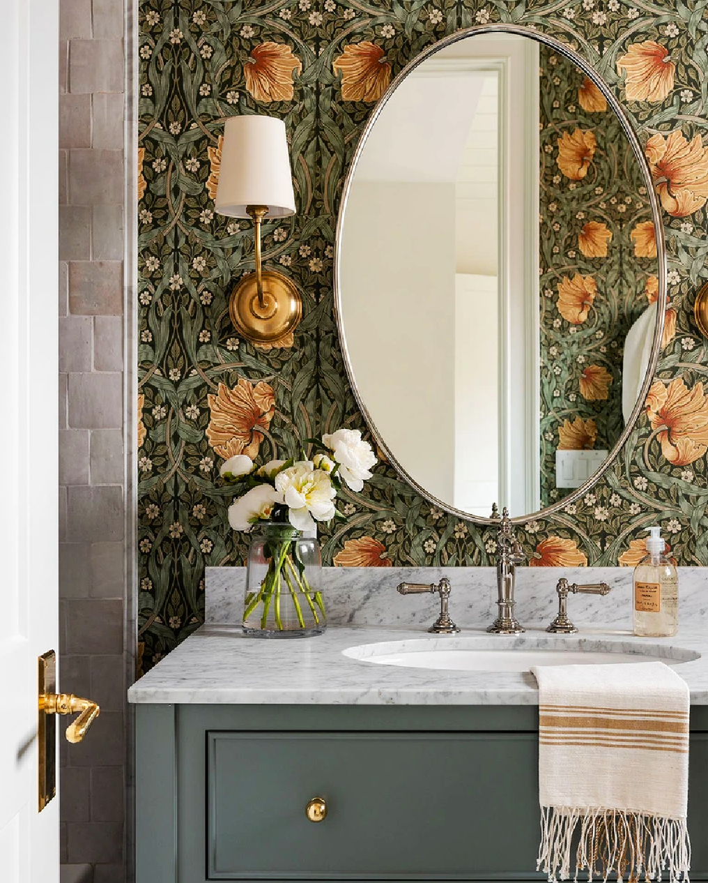 arredare il bagno con gli specchi