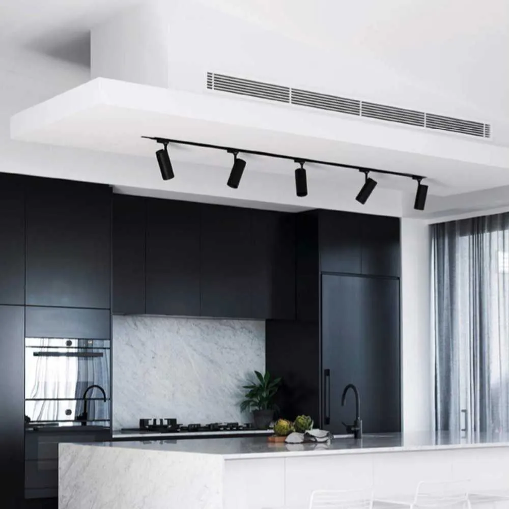 cucina illuminata con faretti led a binario