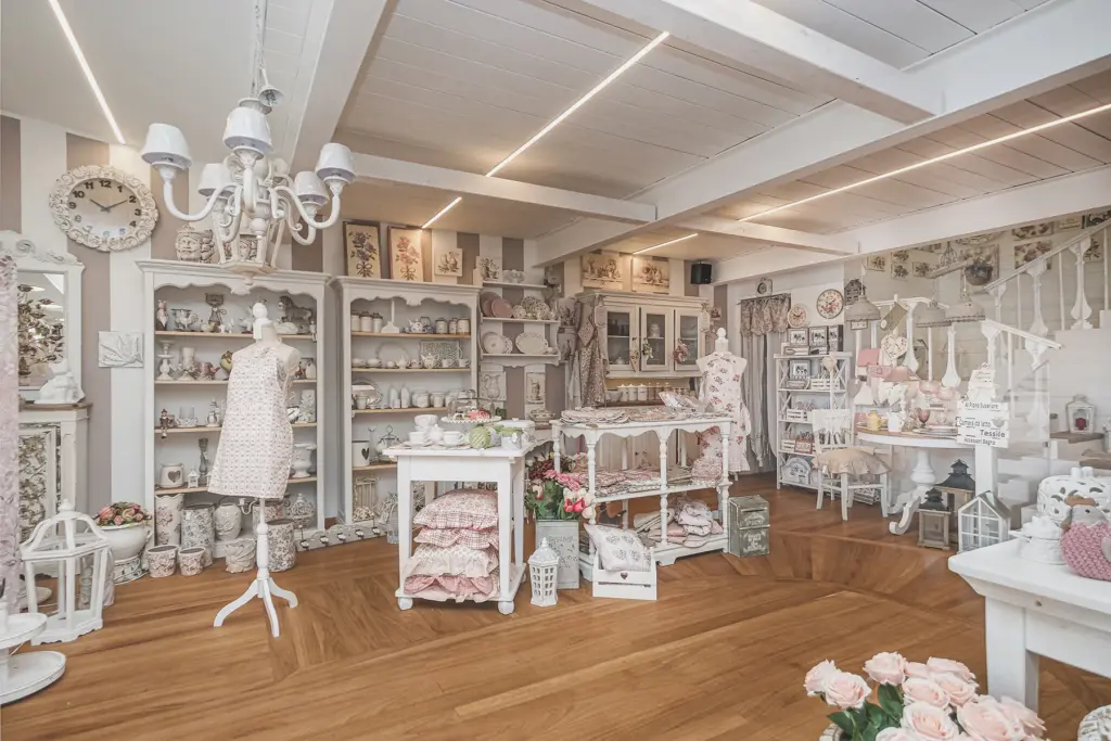arredo Shabby chic per negozio