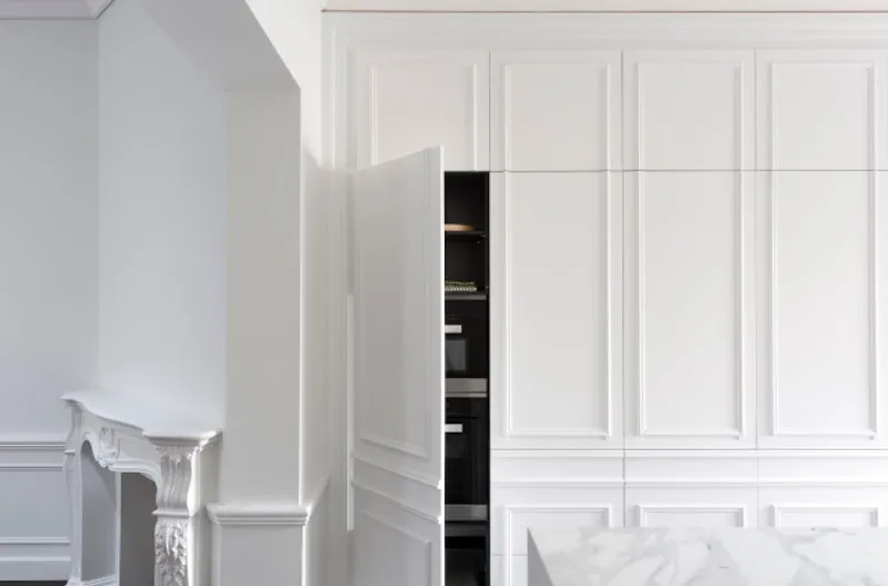 Boiserie a scomparsa classica pantografata