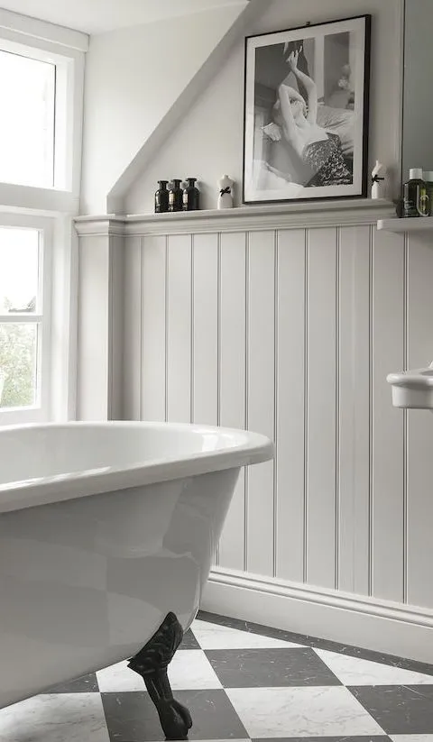 Boiserie moderna con motivo geomentrico elegante