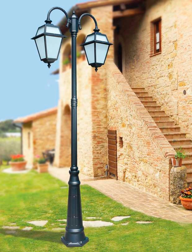 luce led per esterni: lampioni a due lampade
