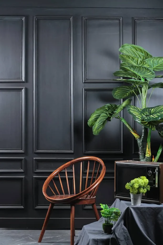 boiserie in legno classica color grigio per soggiorno